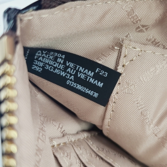 Michael Kors Large Zip Clutch Wristlet Black Patent Leather - Picture 10 of 12